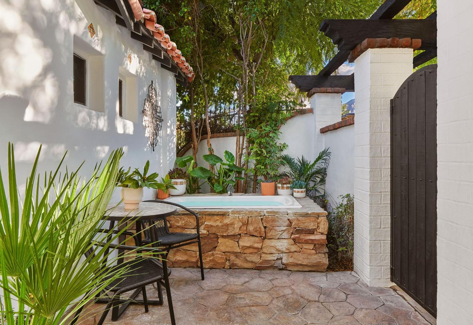 Bungalow Patio